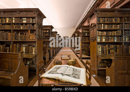 Bibliothèque Une bibliothèque médiévale Fellows au Jesus College à Oxford Banque D'Images