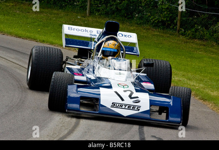 1971 Surtees-Cosworth TS9B avec conducteur John Monson à Goodwood Festival of Speed, Sussex, UK. Banque D'Images