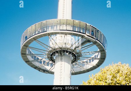 Le Futuroscope, parc à thème scientifique près de Poitiers, France, Gyrotour, escalade et rotation de plate-forme d'observation. Banque D'Images