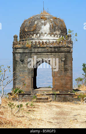 Shivneri Fort. (Junnar, Dist.Pune) ancienne mosquée sur la partie supérieure de la colline de Shivneri fort. Banque D'Images