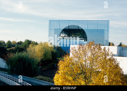 Le Futuroscope, parc à thème scientifique près de Poitiers, France, Cyberworld bâtiment. Banque D'Images