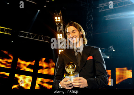 Zlatan Ibrahimovic footballeur reçoit le prix le Ballon d'or comme le footballeur de l'année Banque D'Images