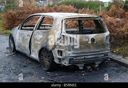 Vue arrière d'une voiture abandonnée Banque D'Images