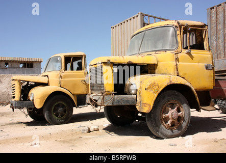 Camions Français battues à Nouadhibou Mauritanie Sahara Occidental Banque D'Images