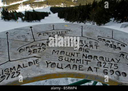 Signe des pics, Norquay Mountain Ski Area, Banff National Park, Alberta, Canada. Banque D'Images