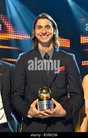 Zlatan Ibrahimovic footballeur reçoit le prix le Ballon d'or comme le footballeur de l'année Banque D'Images