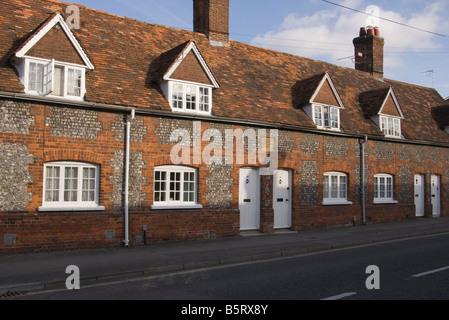 Maisons d'aumône à Andover Hampshire érigée par le pollen 1686. rangée de maisons mitoyennes Maisons Terrasse Banque D'Images