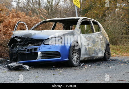 Une voiture qui a été abandonné Banque D'Images