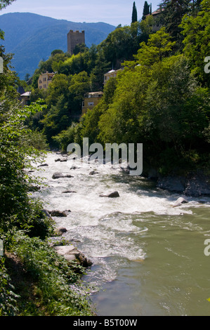 La rivière Passirio près de la ville de Merano, le Tyrol du Sud, Trentin-Haut-Adige, Italie. Banque D'Images