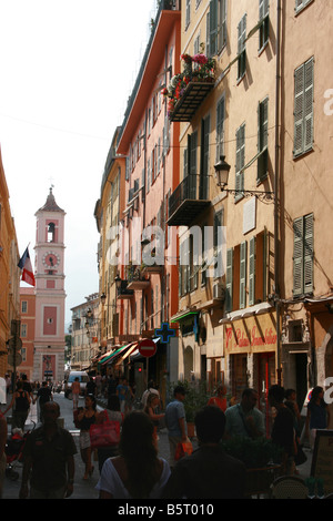 Vieux bâtiment rustique dans la rue Rosetti, la vieille ville de Nice, dans le sud de la France Banque D'Images