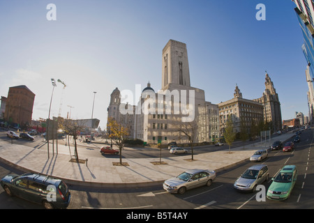 Port de Liverpool et Liver Building en automne sunshine le centre-ville de Liverpool Merseyside England UK Royaume-Uni GB Banque D'Images