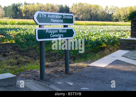 Le bois du polygone, cimetière de buttes et de cimetière Tyne Cot Cemetery près d'Ypres, en Belgique. Célèbre WW1 des scènes de bataille et la tombe de triage. Banque D'Images