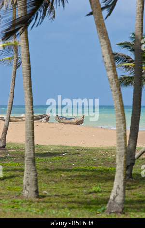 Bateau de pêche traditionnel sur la côte près de Aneho Togo Banque D'Images