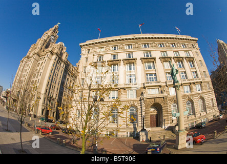 Port de Liverpool et Liver Building en automne Sunshine Liverpool Docks Merseyside England UK Royaume-Uni GB Grande-bretagne Br Banque D'Images