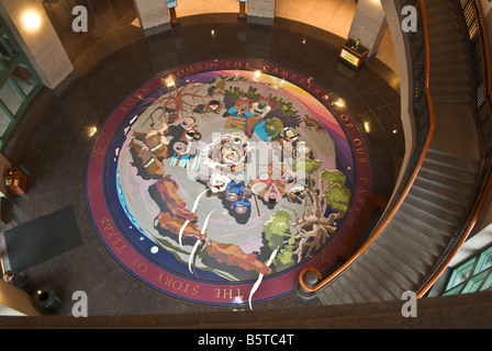 Austin Texas Hill Country Bob Bullock Texas State History Museum L'histoire du Texas rotonde entrée marbre peinture murale Banque D'Images