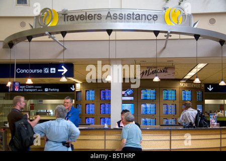 Assistance voyage comptoir dans l'aéroport international de Minneapolis Saint Paul à Minneapolis au Minnesota Banque D'Images