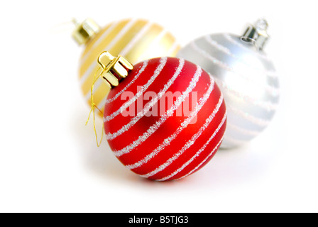 Trois boules de Noël sur fond blanc Banque D'Images