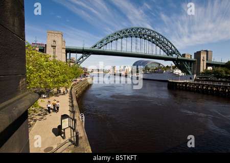 Le Tyne Bridge sur la rivière Tyne, reliant Newcastle upon Tyne et Gateshead, Tyneside, UK Banque D'Images