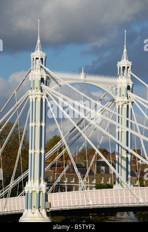 Albert Bridge et Chelsea Londres Angleterre maisons Banque D'Images