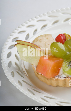 Close-up dans une assiette à tarte de fruits Banque D'Images