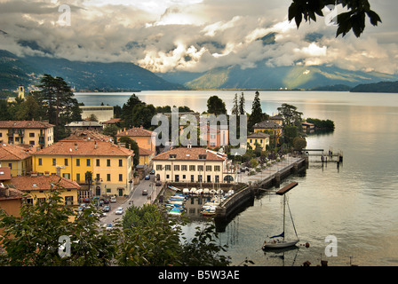 Le village de Dongo, sur les rives du lac de Côme, Lombardie, Italie. Banque D'Images