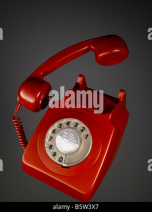 Un téléphone en bakélite rouge classique Banque D'Images