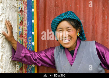 Tibetan villager dans robe de tous les jours. Tibet Banque D'Images