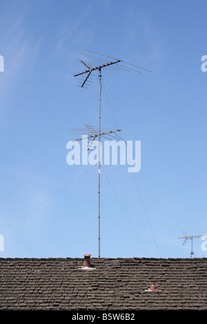 Antenne de télévision sur le toit Banque D'Images