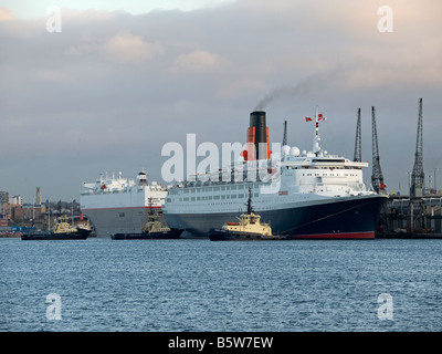 La Cunard Queen Elizabeth 2 arrivant à son domicile à quai à Southampton 11 novembre 2008 pour la dernière fois Banque D'Images