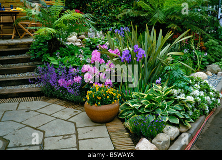 Floraison décorative Jardin patio à Chelsea Banque D'Images