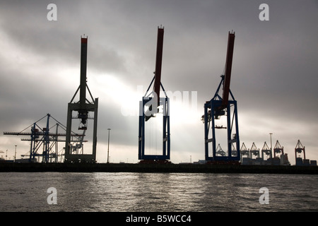 Le port de Hambourg, Allemagne. Le port international de conteneurs est l'un des plus grands et les plus achalandés au monde. Banque D'Images