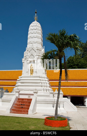 Au Stupa Wat Mahathat Yuwaratharangsarit Ratchaworamahawihan près de Sanam Luang à Bangkok en Thaïlande Banque D'Images