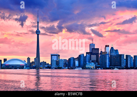 Vue panoramique à Toronto city waterfront skyline at sunset Banque D'Images