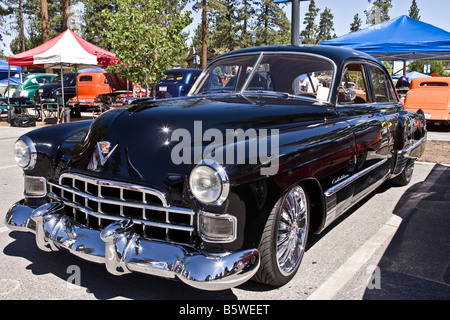 Black V8 berline quatre portes Cadillac Banque D'Images