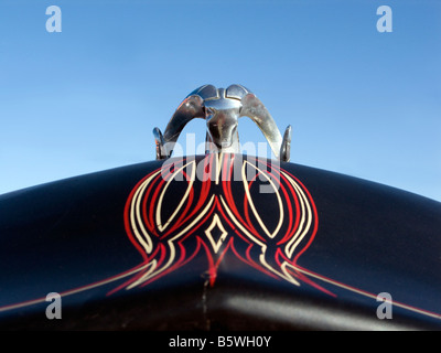 Close up d'une vieille Dodge hood ornament Banque D'Images