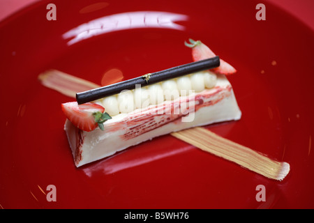 L'heure du thé gâteau teacake with douce sucrée sucre chocolat bonbons peu de petits morceaux de caramel tarte dessert manger savoureux goût torte Banque D'Images