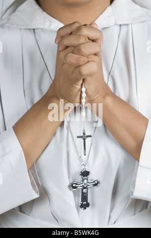 Close-up of a nun debout dans la position de prière Banque D'Images