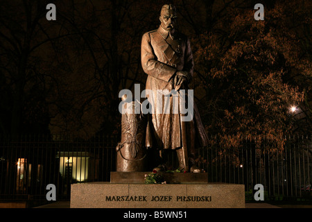 Statue de l'ancien chef de l'État et Premier Maréchal Józef Klemens Pilsudski (1867-1935) à Varsovie, Pologne Banque D'Images