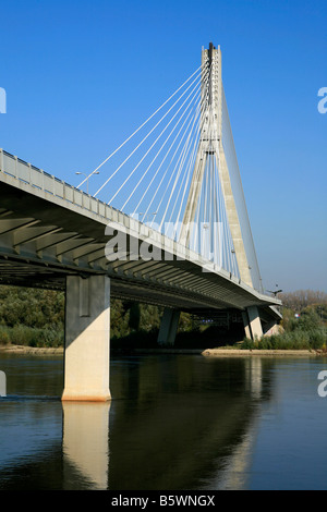 La plupart Swietokrzyski - Pont Sainte Croix (2000) de l'autre côté de la Vistule, à Varsovie, Pologne Banque D'Images