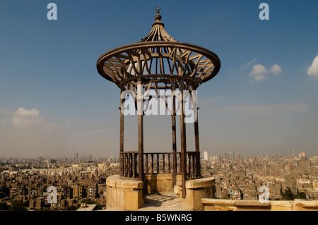 Skyline du Caire vu de Saladin ou Salaḥ ad-Dīn une citadelle fortification islamique médiévale situé sur la colline du Mokattam au Caire, Egypte Banque D'Images