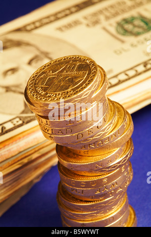 Pièces livre sterling et dollar US Bank Notes Banque D'Images