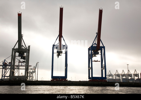 Le port de Hambourg, Allemagne. Le port international de conteneurs est l'un des plus grands et les plus achalandés au monde. Banque D'Images