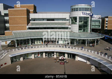 Ville de Southampton, en Angleterre. La terrasse entrée de Portland Southampton West Quay shopping complex. Banque D'Images