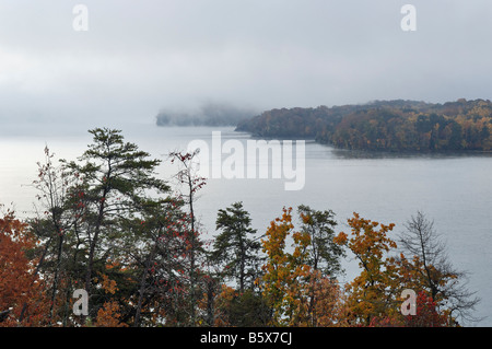 Mist Rising Off Watts Bar Lake à l'aube Rhea Comté Ohio Banque D'Images