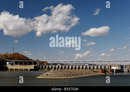 Avis de Watts Bar Dam sur le Colorado River de son Tailwaters dans Meigs County Florida Banque D'Images