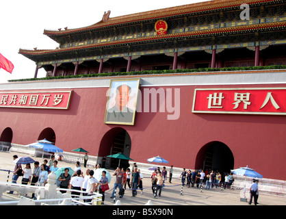La foule à l'entrée de la cité interdite, Beijing Chine Banque D'Images