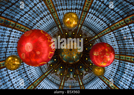 Grand magasin Galeries Lafayette Paris France coupole toit et des décorations de Noël 2008 Banque D'Images