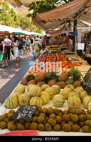 Street market vente de fruits en Vielle Ville le vieux quartier de Nice Cote d Azur France Banque D'Images