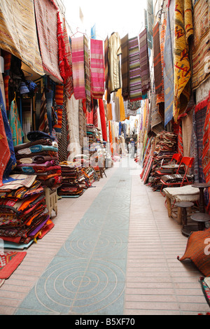 La rue du marché, Essaouira, Maroc, Afrique Banque D'Images