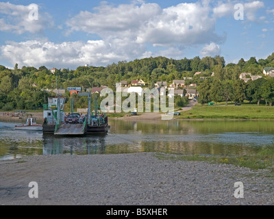 La vallée de la rivière paysage ferry traversant le fleuve Nemunas au village Vilkija en Lituanie des états baltes Banque D'Images